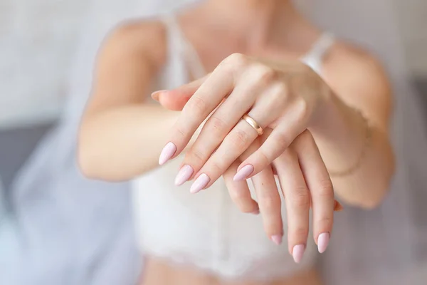 Close Mãos Mulher Com Bela Manicure — Fotografia de Stock