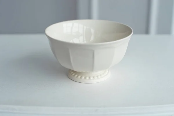 Elegant Saucer White Table Large Bright Room — Stock Photo, Image