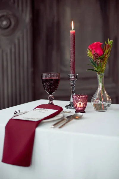 Table Pour Événement Avec Vases Fleurs Serviettes Verres Vin — Photo