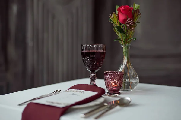 Mesa Para Evento Com Vasos Flores Toalhas Copos Vinho — Fotografia de Stock