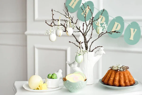 Festive Decoration Easter Table Vase Branch Decorations Flowers Eggs Biscuits — Stock Photo, Image