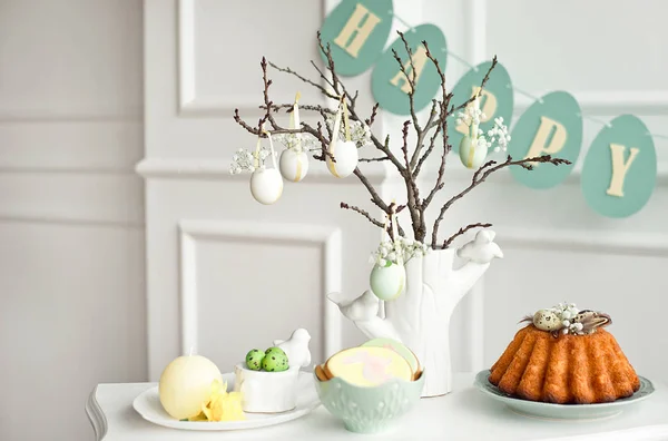 Festive Decoration Easter Table Vase Branch Decorations Flowers Eggs Biscuits — Stock Photo, Image