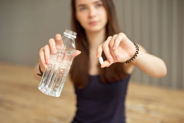 Close Girl Holding Pill Sports Additives Training Bottle Water — Stock Photo, Image