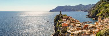 Vernazza, Cinque Terre, İtalya 'nın şehir ve manzarası