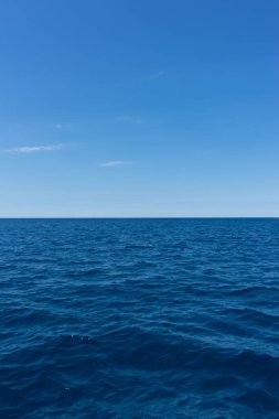 Avrupa, İtalya, Cinque Terre, Riomaggiore, okyanusun yanında büyük bir su kütlesi.