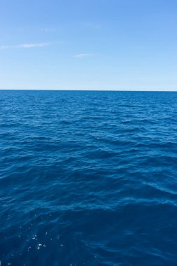 Avrupa, İtalya, Cinque Terre, Riomaggiore, okyanusun yanında büyük bir su kütlesi.