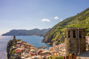 Vernazza, Cinque Terre, İtalya 'nın şehir ve manzarası