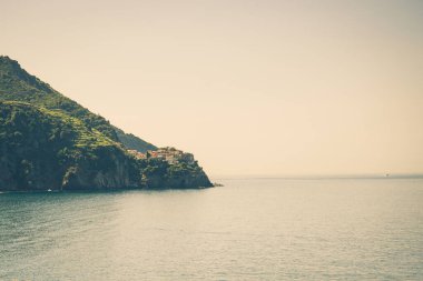 İtalya, Cinque Terre, Manarola Corniglia 'daki tren istasyonundan izlendi