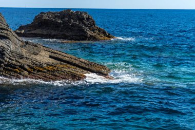 Avrupa, İtalya, Cinque Terre, Vernazza, okyanusun yanında bir su kütlesi