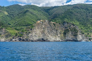 Avrupa, İtalya, Cinque Terre, Monterosso, Deniz ve Dağların Yeniden Görünümü