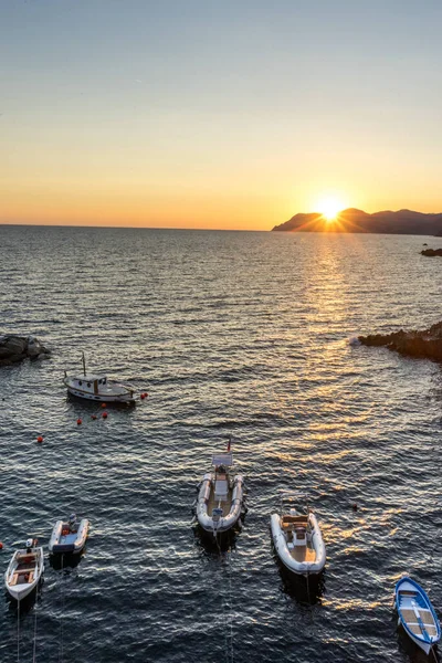 Barcos Oceano Durante Pôr Sol Riviera Italiana Riomaggiore Cinque Terre — Fotografia de Stock