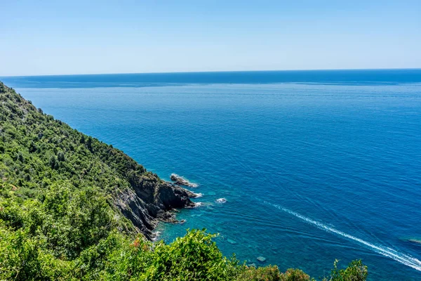 Europa Itália Cinque Terre Corniglia Uma Ilha Meio Corpo Água — Fotografia de Stock