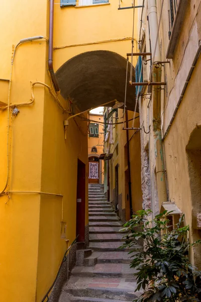 イタリア チンクテレ ヴェルナッツァ 狭い通り — ストック写真