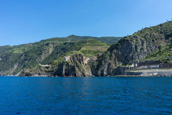 Europe Italy Cinque Terre Riomaggiore Large Body Water Mountain Background — стоковое фото