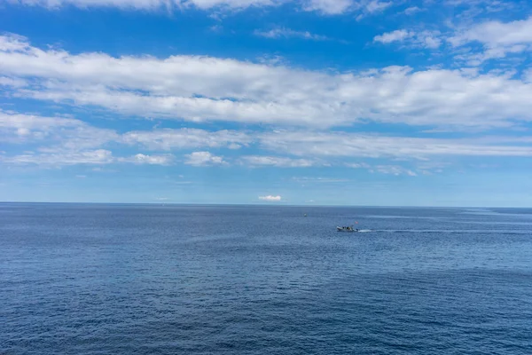 Európa Olaszország Cinque Terre Riomaggiore Egy Nagy Víztest Óceán Mellett — Stock Fotó