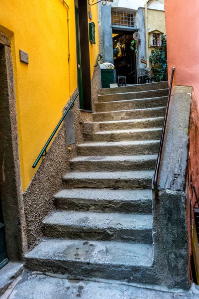 イタリア チンクテレ ヴェルナッツァ 狭い通り — ストック写真