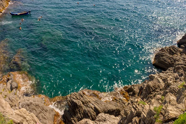 Europa Italië Cinque Terre Manarola Een Groep Mensen Die Zwemmen — Stockfoto