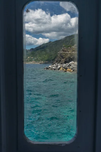 Europa Włochy Cinque Terre Monterosso Widok Akwen Przed Oknem — Zdjęcie stockowe
