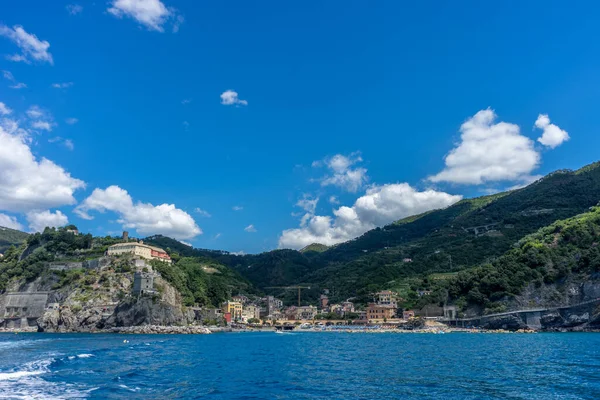 Europa Italien Cinque Terre Monterosso Ein Großes Gewässer Mit Einem — Stockfoto