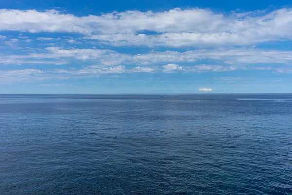Európa Olaszország Cinque Terre Riomaggiore Egy Nagy Víztest Óceán Mellett — Stock Fotó