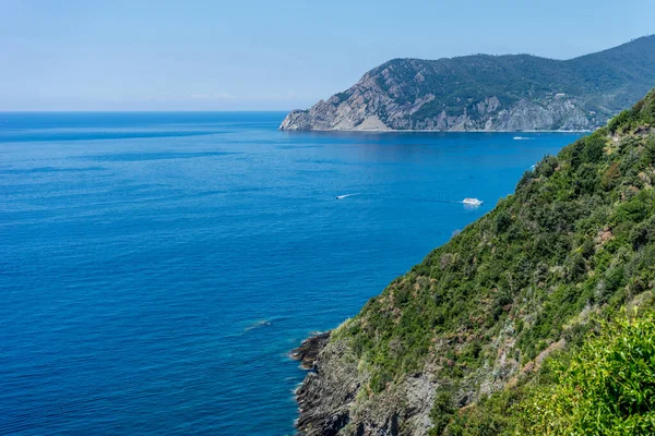 Europe Italie Cinque Terre Corniglia Plan Eau Avec Une Montagne — Photo
