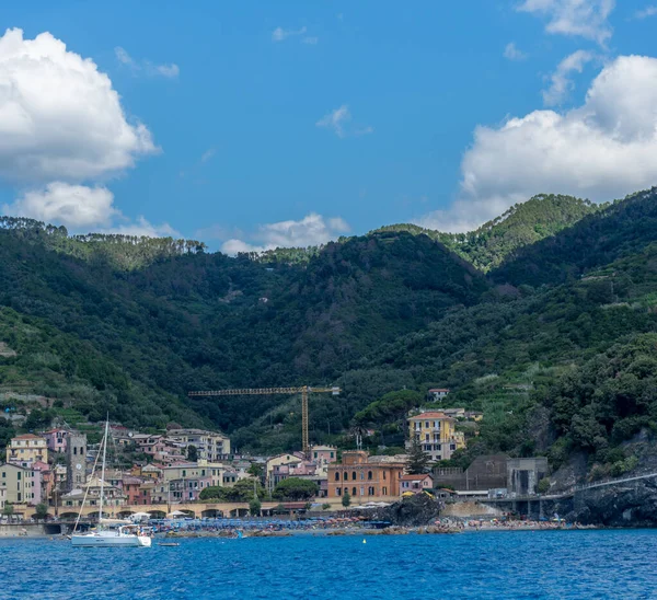 Europa Itália Cinque Terre Monterosso Grande Corpo Água Com Uma — Fotografia de Stock