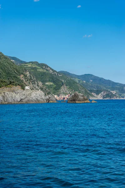 Europa Italia Cinque Terre Monterosso Gran Cuerpo Agua Con Una — Foto de Stock