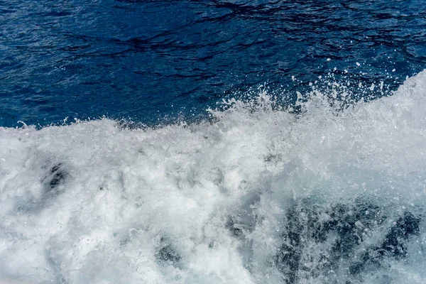 Европа Италия Cinque Terre Монтероссо Человек Катающийся Волне Доске Серфинга — стоковое фото