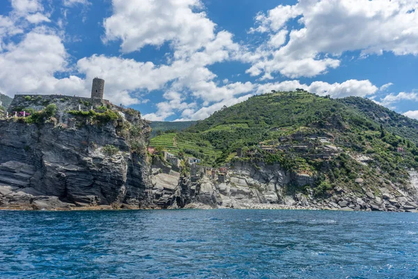 Європа Італія Cinque Terre Монтероссо Велика Водойма Горою Задньому Плані — стокове фото