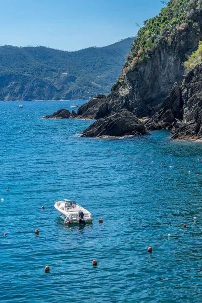 Europa Italia Cinque Terre Vernazza Gran Cuerpo Agua Con Una — Foto de Stock