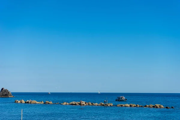 Europa Italia Cinque Terre Monterosso Gran Cuerpo Agua Junto Océano —  Fotos de Stock