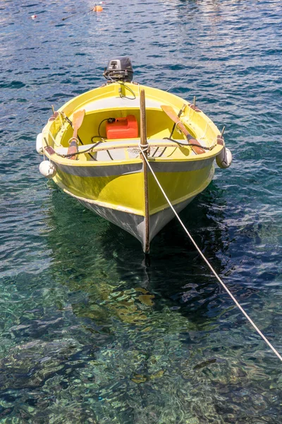 Europa Italien Cinque Terre Manarola Liten Gul Båt Vattensamling — Stockfoto