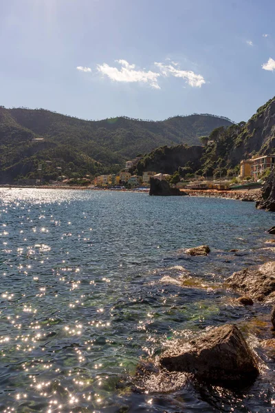 Europa Włochy Cinque Terre Monterosso Akwen Wodny Górą Tle — Zdjęcie stockowe