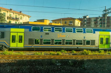 La Spezia, Cinque Terre, İtalya - 26 Haziran 2018: Vivalto treni La Spezia Centrale tren istasyonunun dışında, Cinque Terre, İtalya