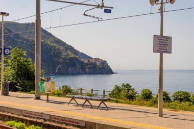 Corniglia, Cinque Terre, İtalya - 27 Haziran 2018: Corniglia, Cinque Terre, İtalya 'daki tren istasyonu