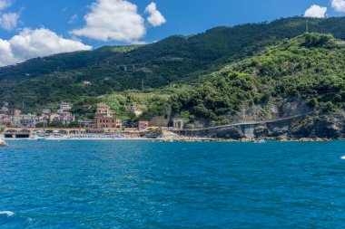 Monterosso, Cinque Terre, İtalya - 26 Haziran 2018: Monterosso al mare 'de şehir manzarası
