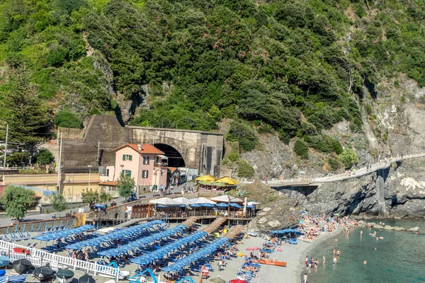 Monterosso Cinque Terre Itália Junho 2018 Turistas Que Apreciam Praia — Fotografia de Stock