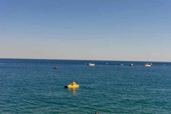 Monterosso Cinque Terre Ιταλία Ιουνίου 2018 Σκάφη Αγκυροβολημένα Κοντά Στην — Φωτογραφία Αρχείου