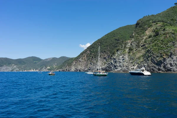 Riomaggiore Cinque Terre Włochy Czerwca 2018 Łodzie Jachty Oceanie Riwiera — Zdjęcie stockowe