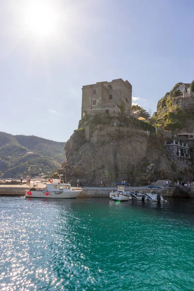 Monterosso Cinque Terre Giugno 2018 Turisti Che Godono Spiaggia Sole — Foto Stock