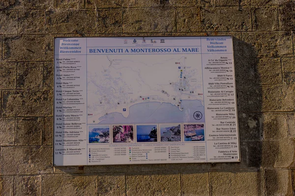Monterosso Cinque Terre Italy Червня 2018 Displaying Board Welcome Monterosso — стокове фото