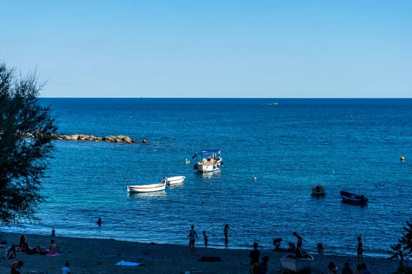 Monterosso Cinque Terre Itália Junho 2018 Turistas Que Apreciam Praia — Fotografia de Stock