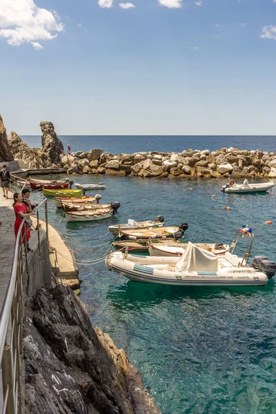 Manarola Cinque Terre Italy Червня 2018 Boats Docked Cove Manarola — стокове фото