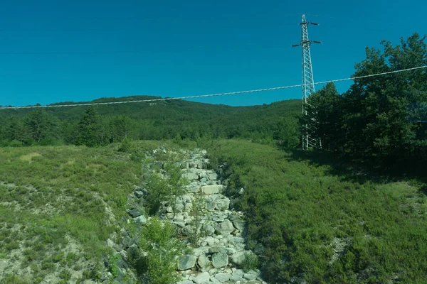 Avrupa Talya Spezia Dan Kasltelruth Trenine Bir Ağacın Yanındaki Yamaçta — Stok fotoğraf
