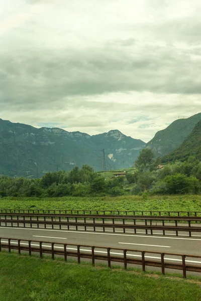 Italien Spezia Nach Kasltelruth Ein Weinberg Mit Einem Berg Hintergrund — Stockfoto