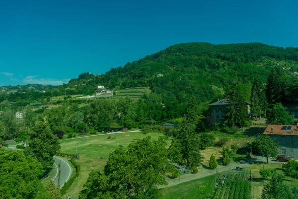 Europa Italia Spezia Kasltelruth Tren Una Vista Una Exuberante Ladera — Foto de Stock