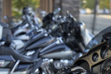 El Cajon, Ca/ABD - 2 Ağustos 2016: Motosiklet grubu ile evli onların aylık karşılamak için toplar. Harley Davidson motosiklet sürme çiftler bir kulüp. 