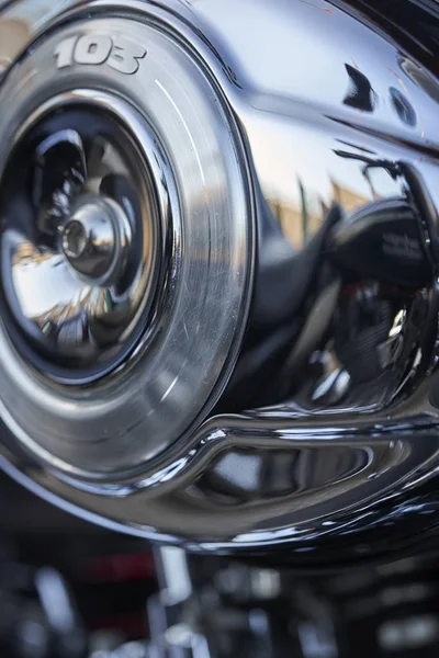 El Cajon, Ca/ABD - 2 Ağustos 2016: Motosiklet grubu ile evli onların aylık karşılamak için toplar. Harley Davidson motosiklet sürme çiftler bir kulüp. 