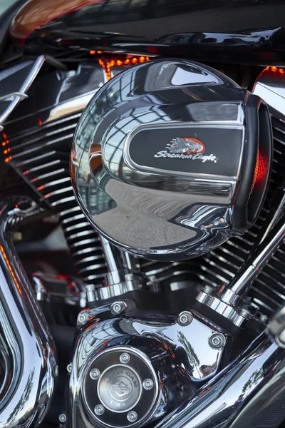 El Cajon, Ca/ABD - 2 Ağustos 2016: Motosiklet grubu ile evli onların aylık karşılamak için toplar. Harley Davidson motosiklet sürme çiftler bir kulüp. 