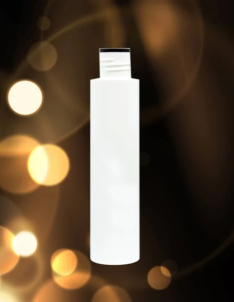 Bayanlar maskara renkli arka plan ile